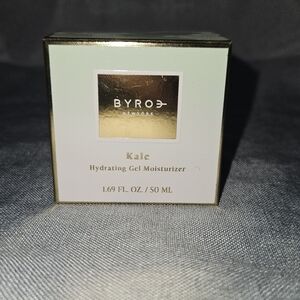 BYROE Kale Hydrating Gel Moisturizer - Gold and White